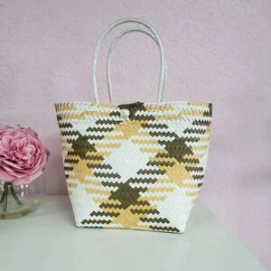Lightweight Woven Bucket Bag